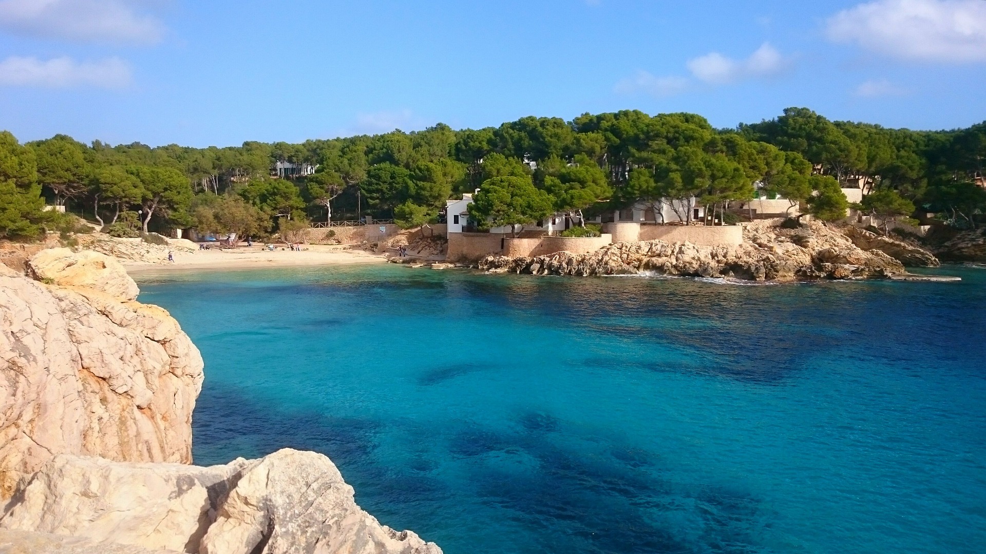 Maññorca Travel Guide: Unveiling Spain’s Serene Island Escape